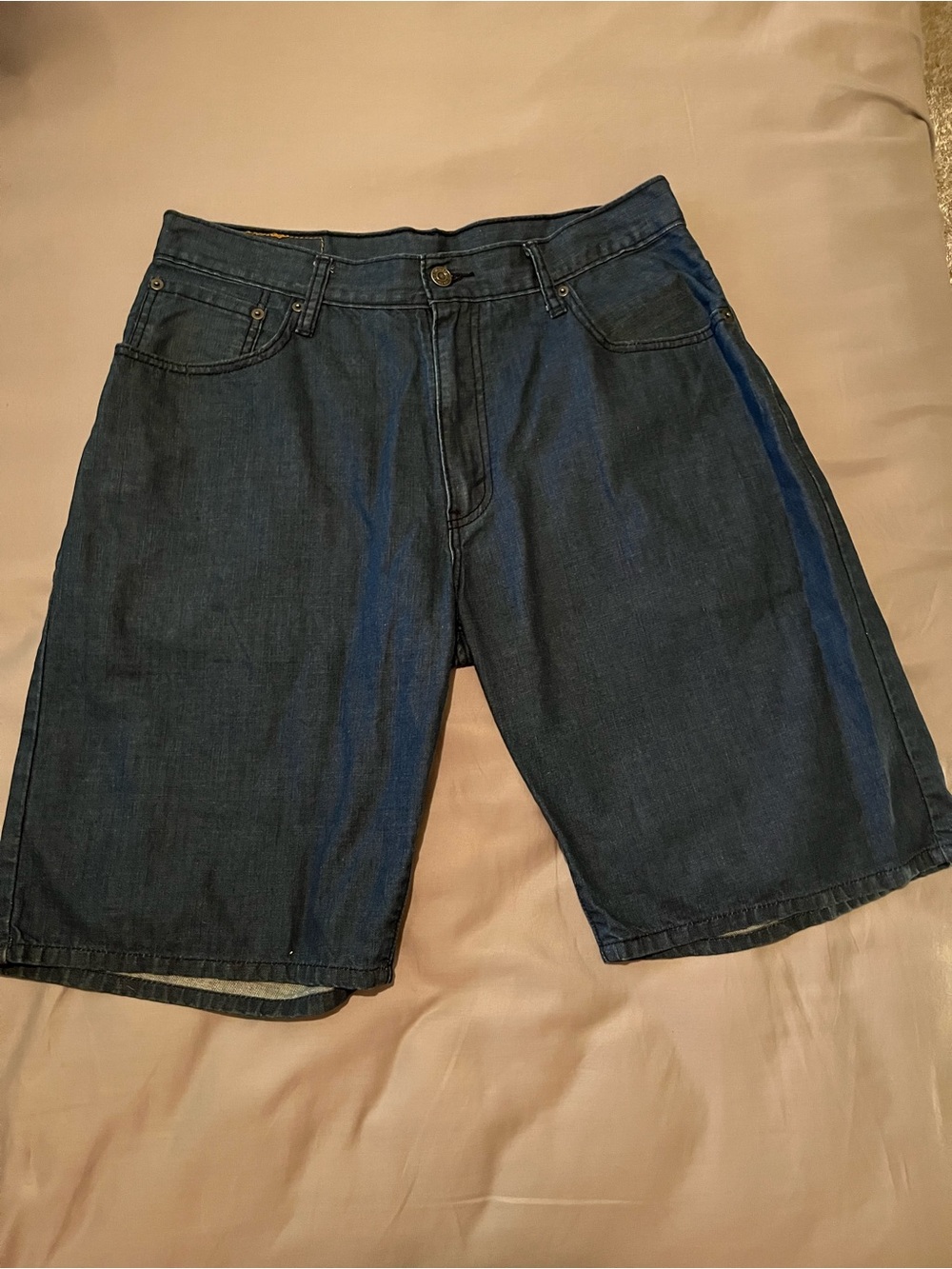 Levi's Men's Indigo Denim Knee-Length Shorts